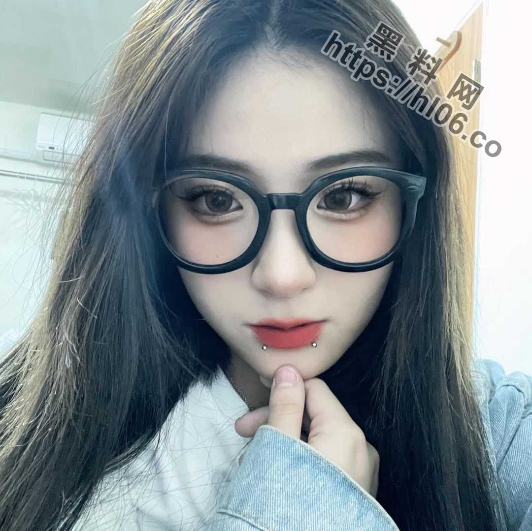 1080X1079