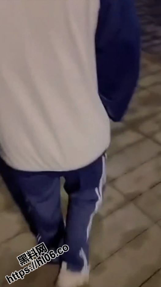 526X935
