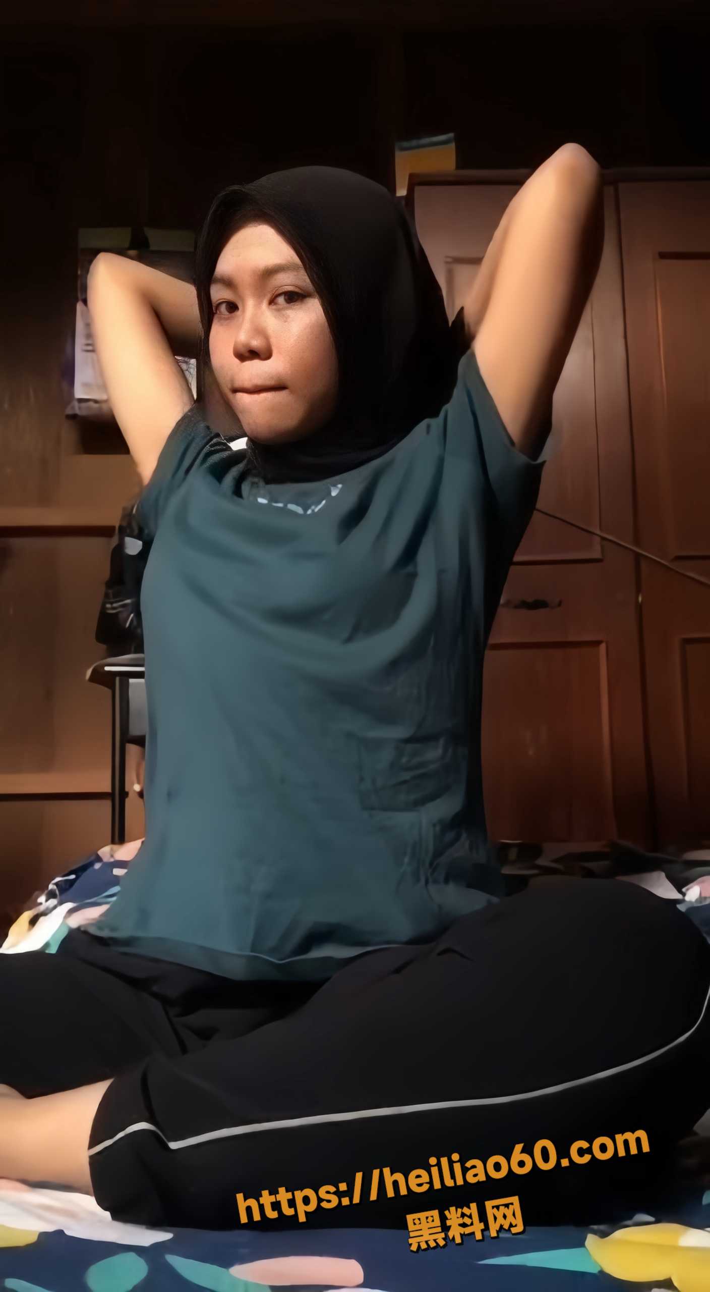 穆斯林包头女孩Wawa自慰视频1